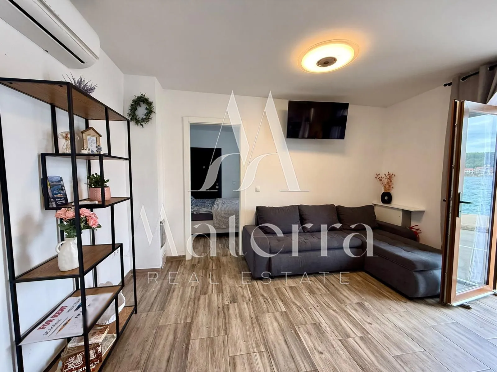 tisno - jednosoban stan, prvi red do mora, p = 49 m2 - slika 8