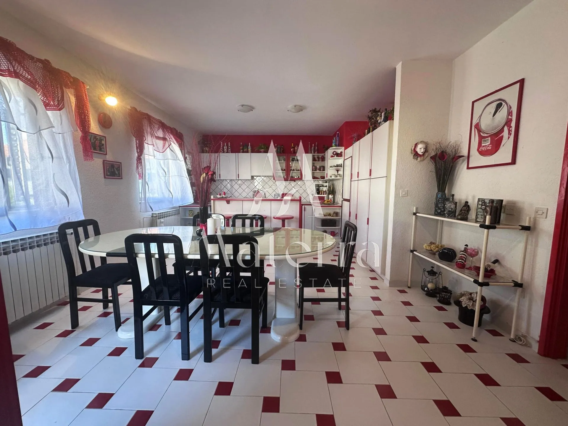brodarica – kuća 250 m od mora, površina = 454 m² - slika 27