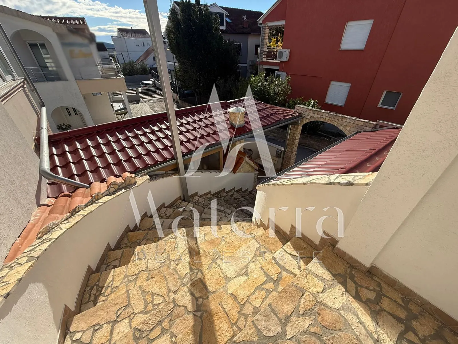 vodice - dvosoban stan p = 88.95 m2 - slika 2