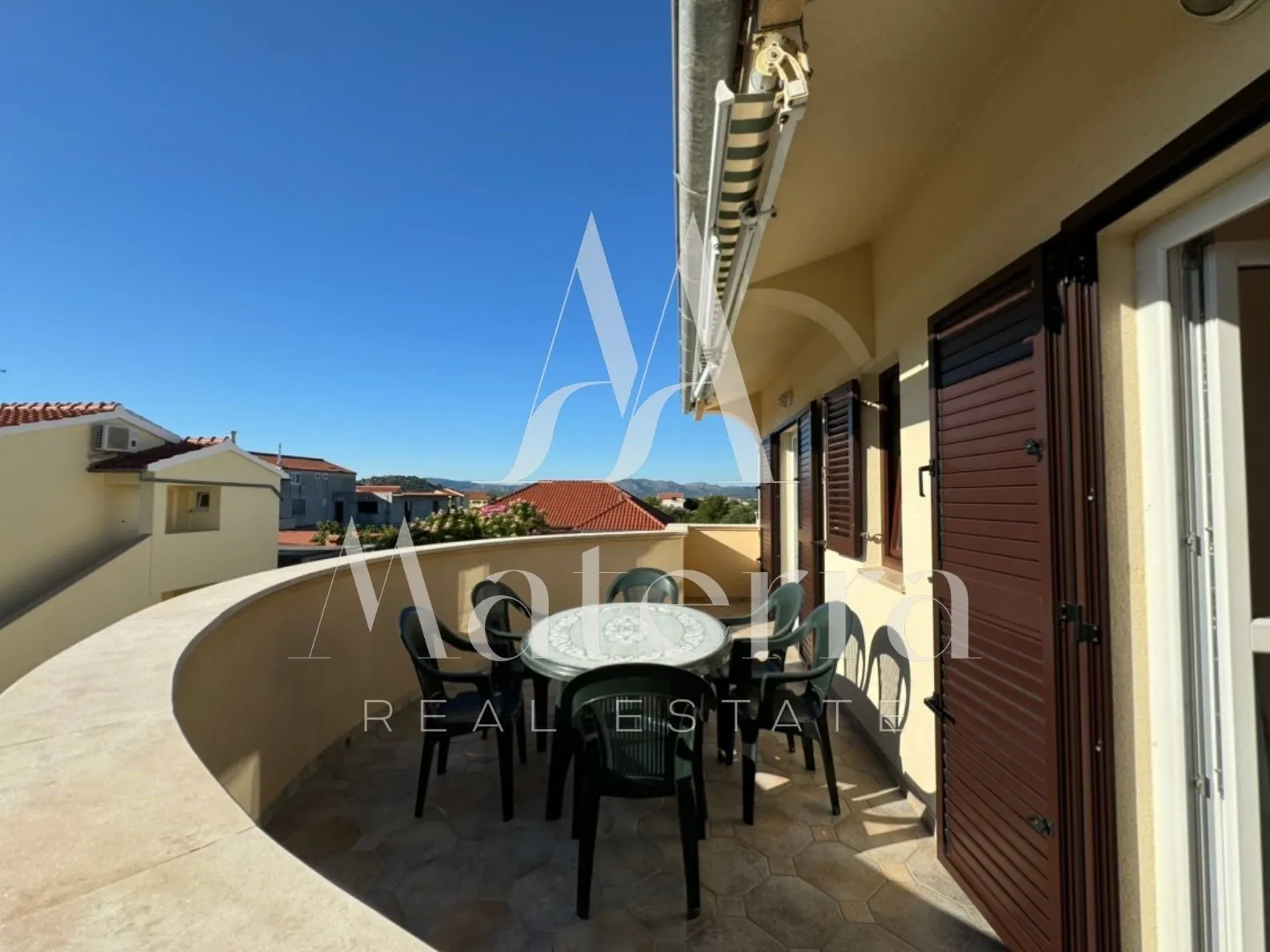 murter, 2-soban stan - 80,05m2 sa terasom, parking, 40om od centra - slika 8