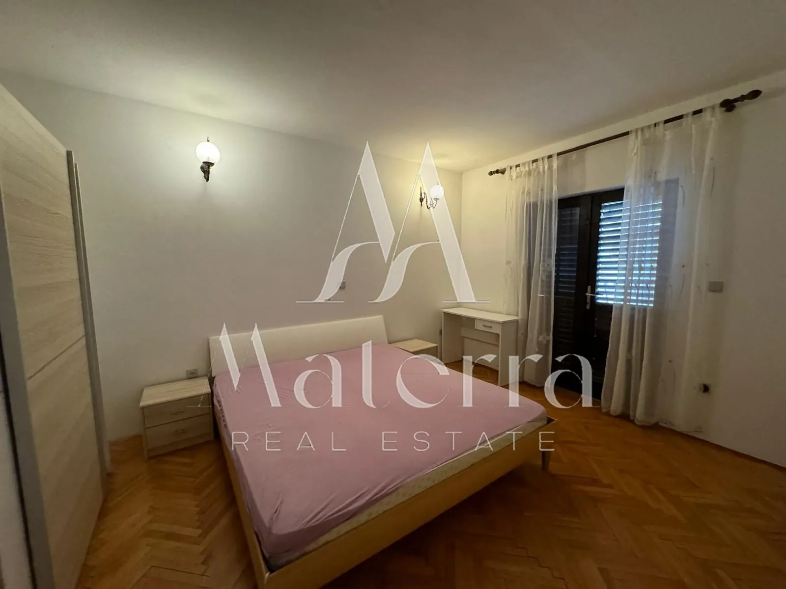 podstrana - trosoban stan, velika terasa p = 130 m2 - slika 11