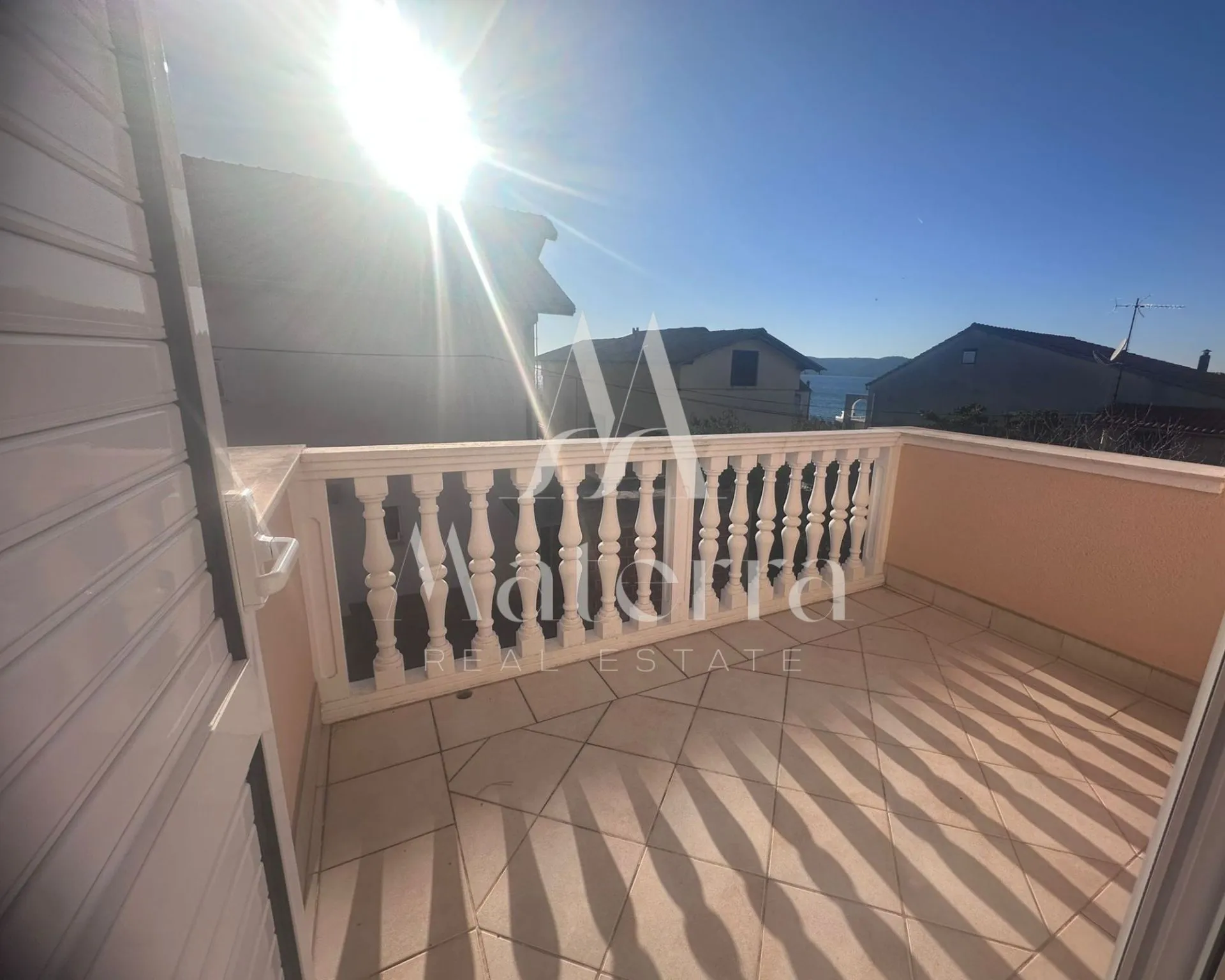 prekrasna vila sa 6 apartmana nadomak mora - slika 16