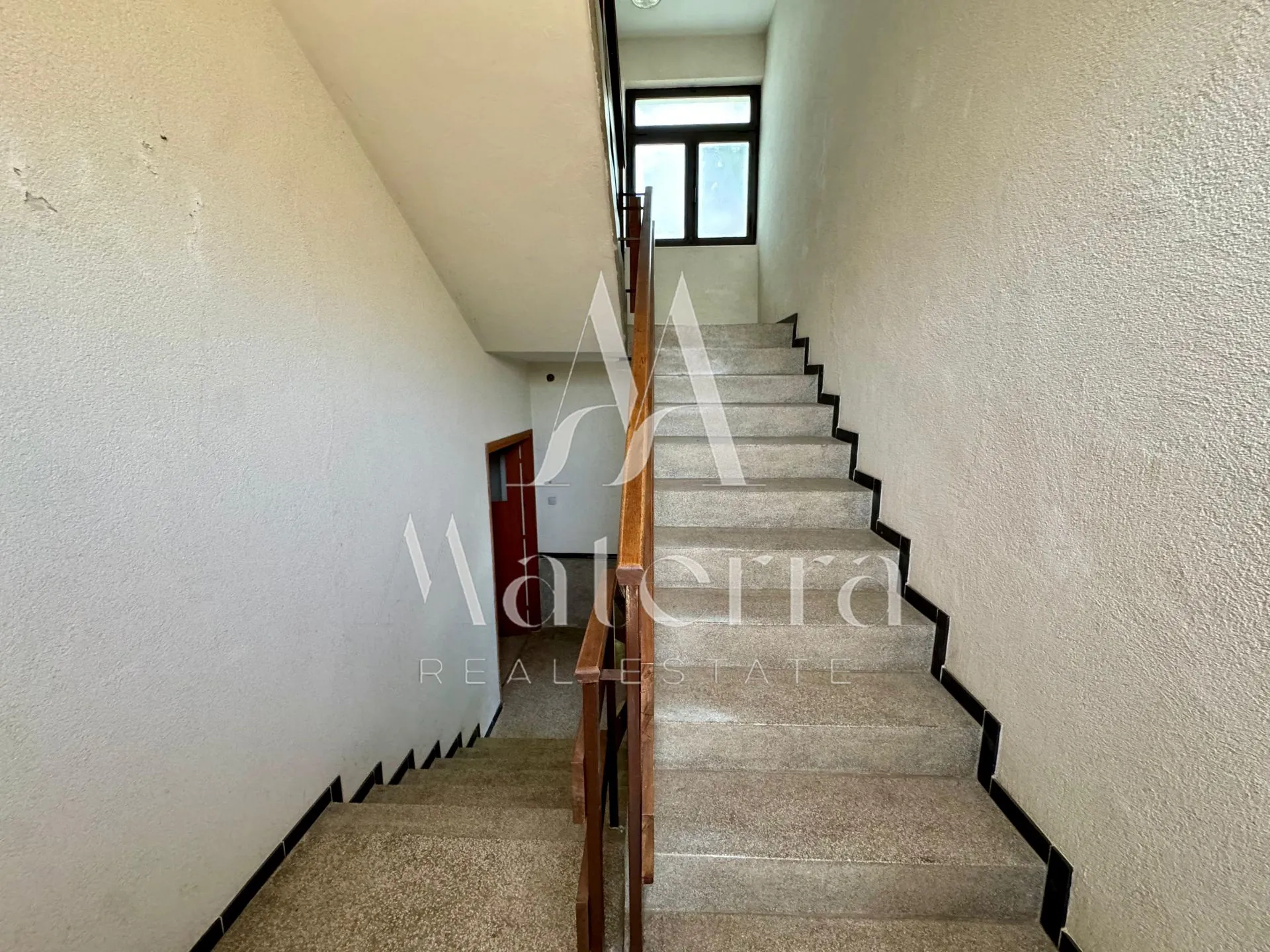 podsolarsko - višestambena kuća p=405 m², parcela=1649 m² - slika 12