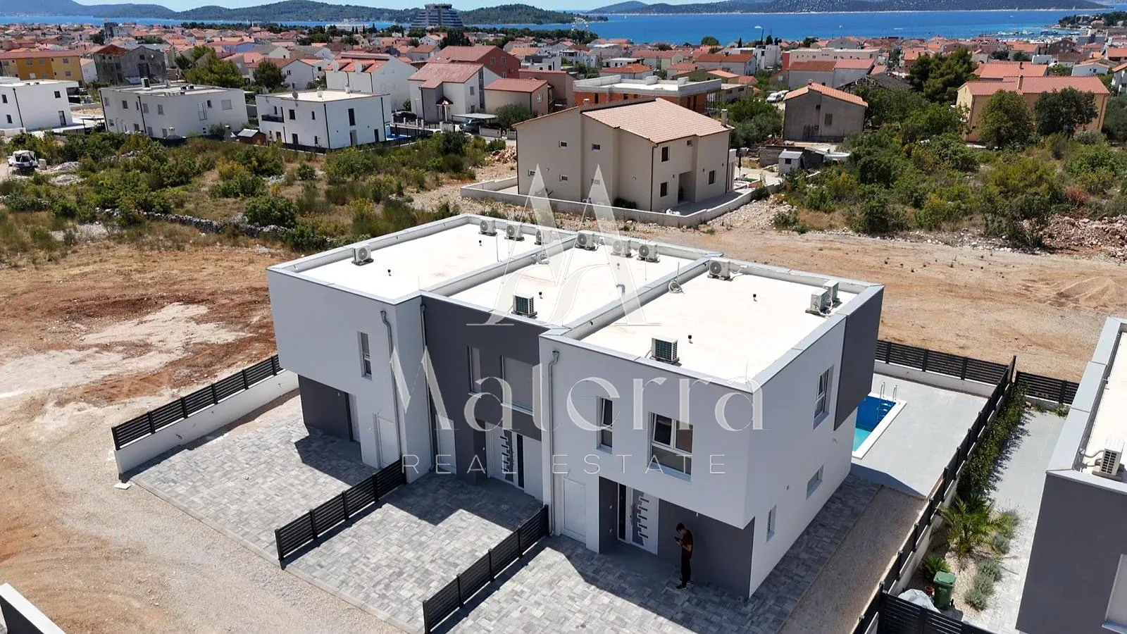 vodice, etažni stan sa 3 spavaće sobe, bazen i vrt - c1 - slika 4