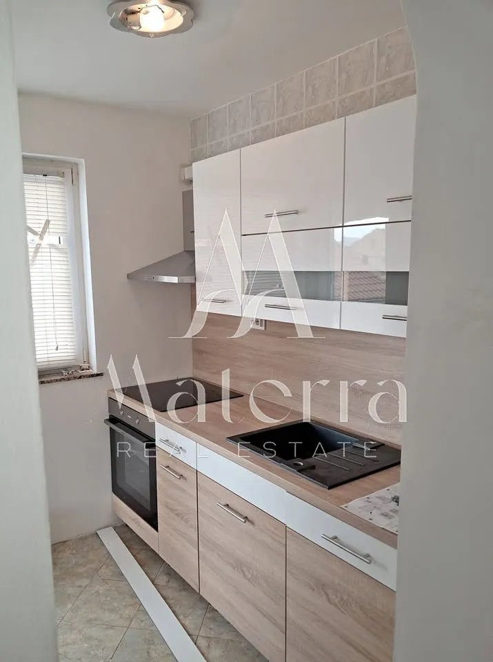 vodice - 2-sobni stan, prvi kat, 180 m od mora - slika 3