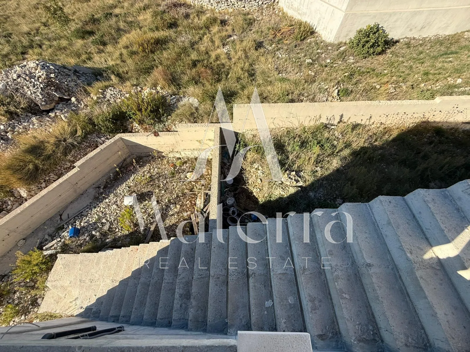 prilika!, vila sa bazenom i pogledom na primošten p = 243,21 m2 - slika 9