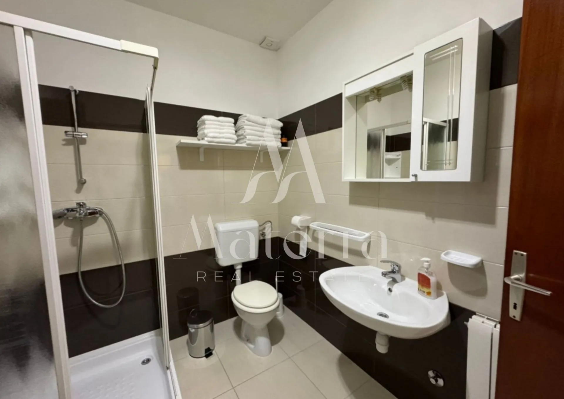 murter, 2-soban stan - 76,98 m2 sa terasom, parking, 400m od centra - slika 7