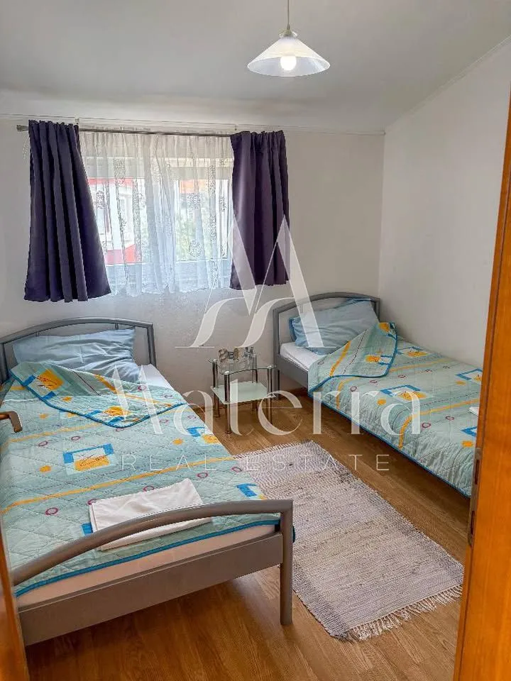 vodice - 2-sobni stan, prvi kat, 180 m od mora - slika 6