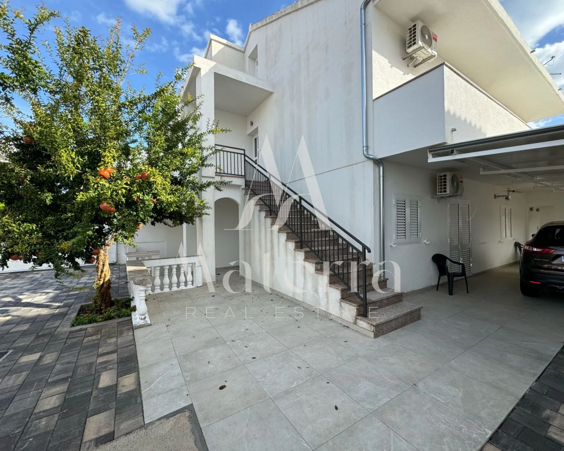 novouređena kuća sa 6 apartmana, plaža 350m - slika 12