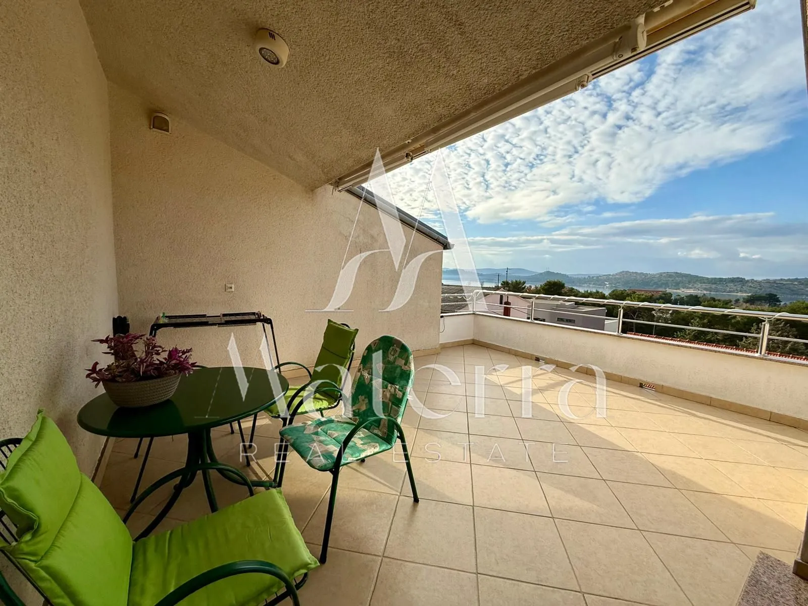šibenik - dvoetažni stan, garaža, panormaski pogled p = 251.93 m2 - slika 4
