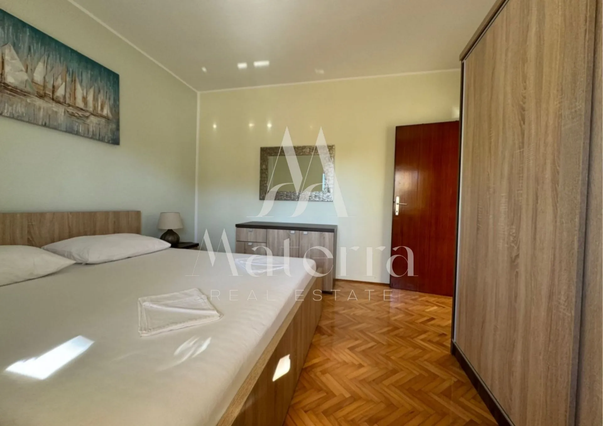 murter, 2-soban stan - 76,98 m2 sa terasom, parking, 400m od centra - slika 5