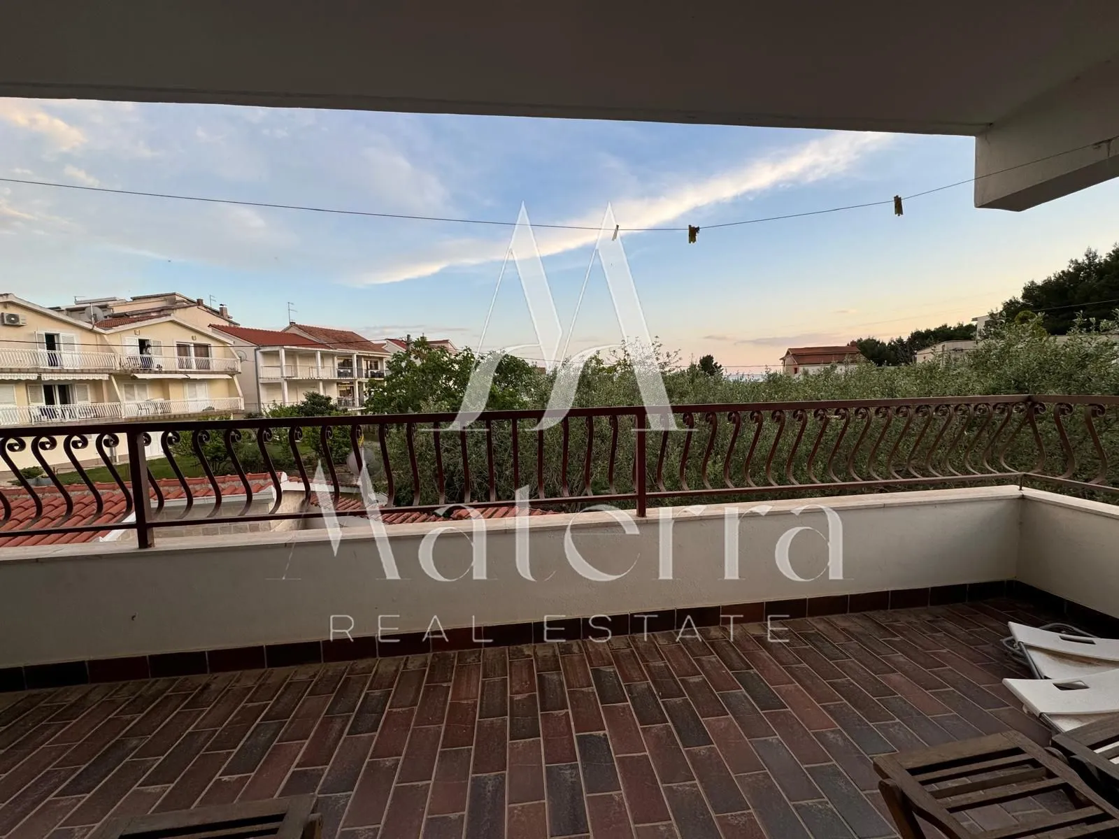 podstrana - trosoban stan, velika terasa p = 130 m2 - slika 13