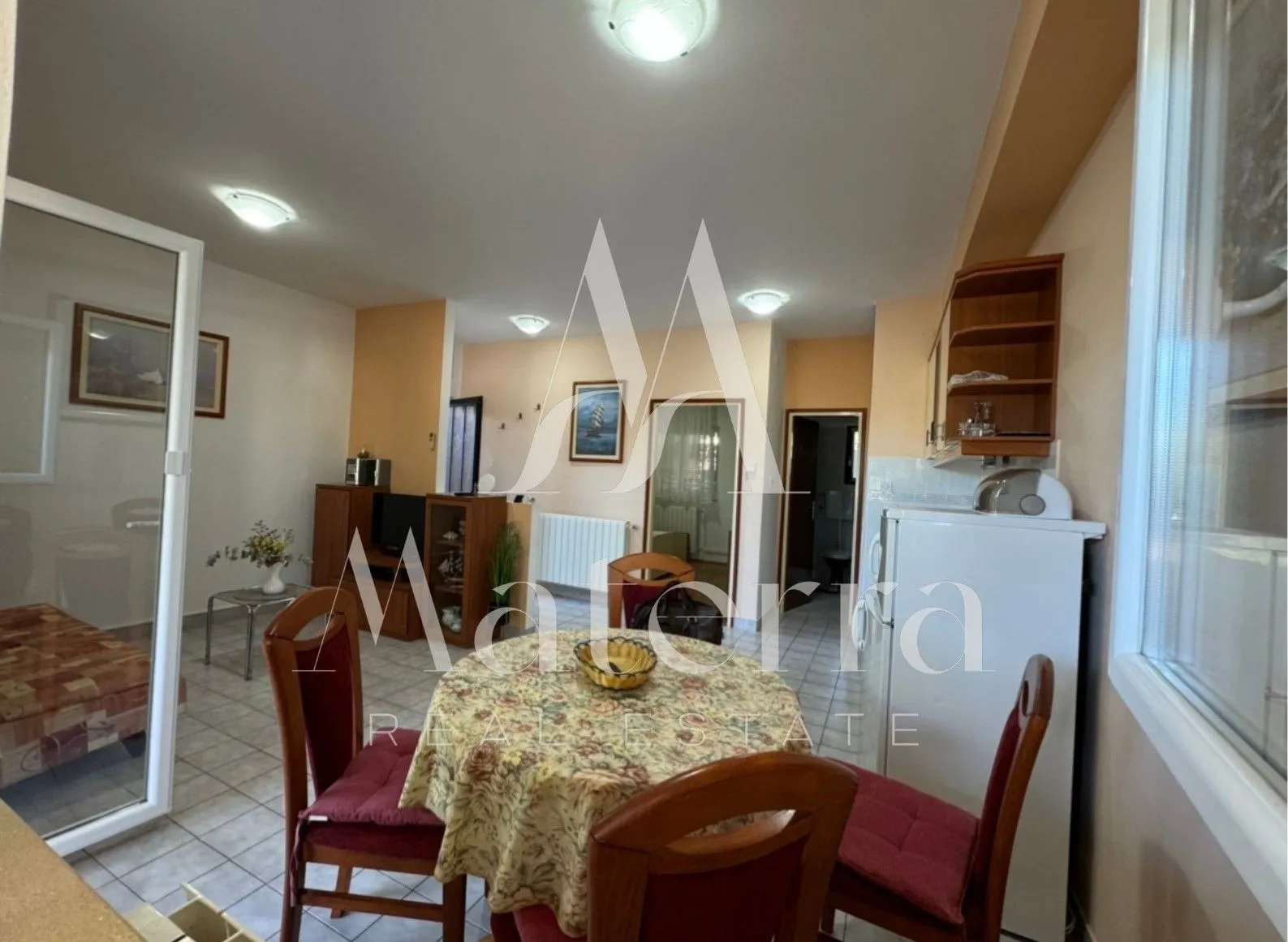 murter, 1-soban stan, terasa + vrt 40m2, parking - slika 7