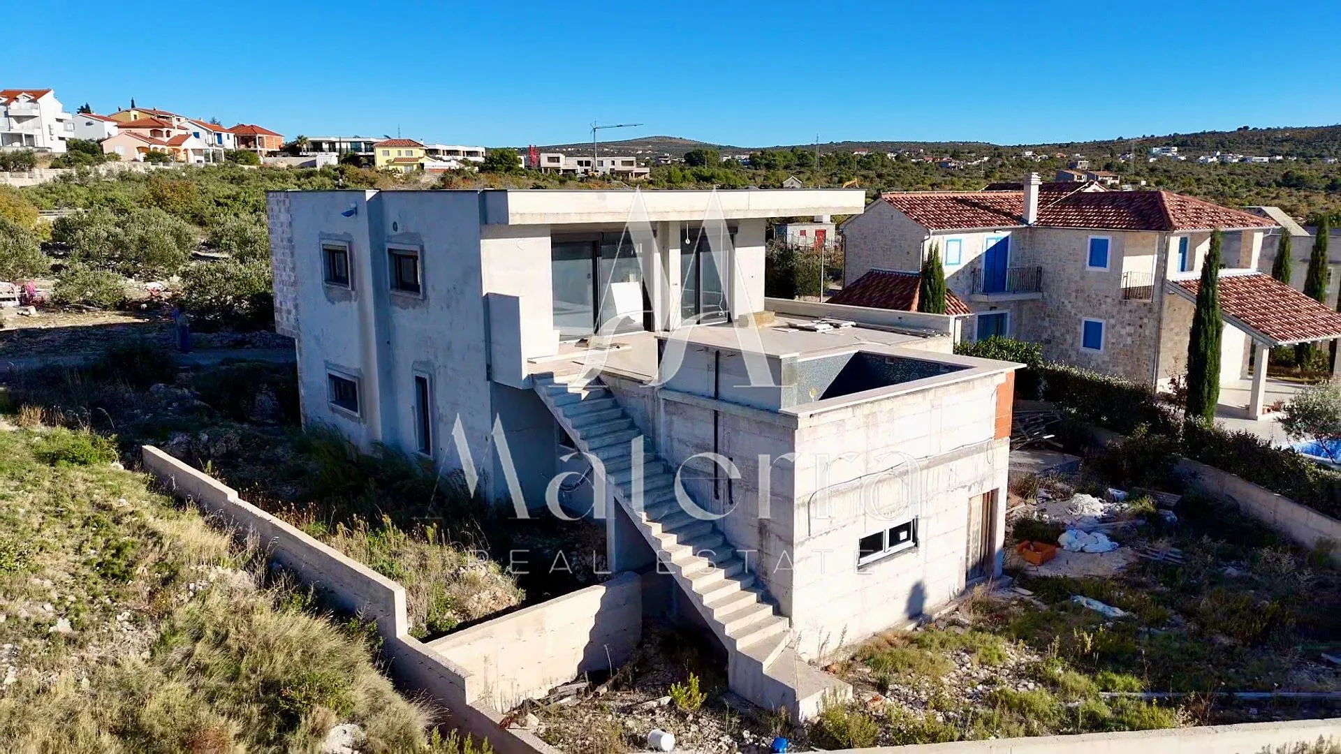 prilika!, vila sa bazenom i pogledom na primošten p = 243,21 m2 - slika 1