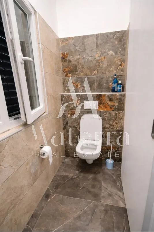 šibenik- renovirana kuća p=62 m² - slika 18