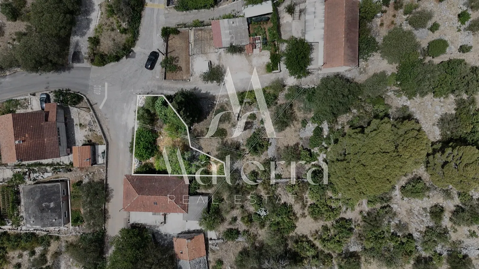 podlukovnik - građevinsko zemljište 330 m2 - slika 1