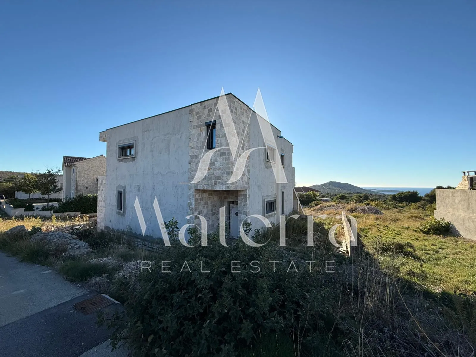 prilika!, vila sa bazenom i pogledom na primošten p = 243,21 m2 - slika 3