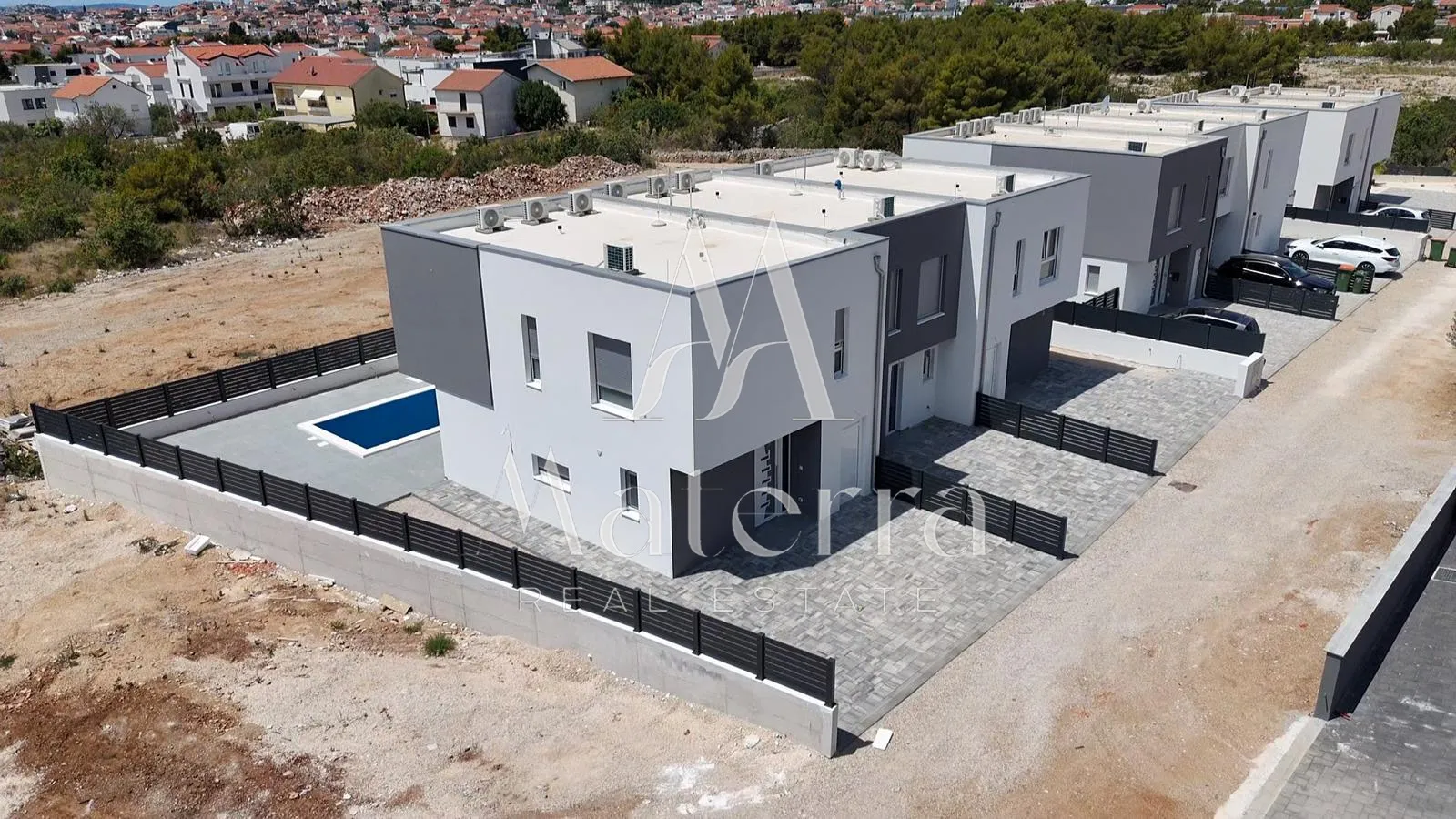 vodice, etažni stan sa 3 spavaće sobe, bazen i vrt - c2 - slika 3