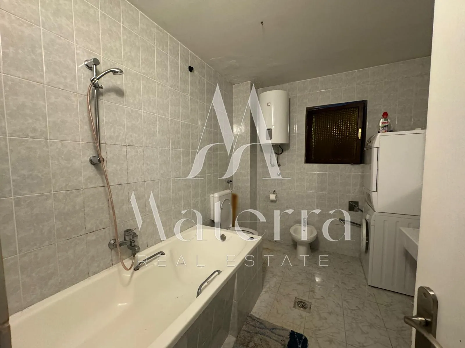 podstrana - trosoban stan, velika terasa p = 130 m2 - slika 12