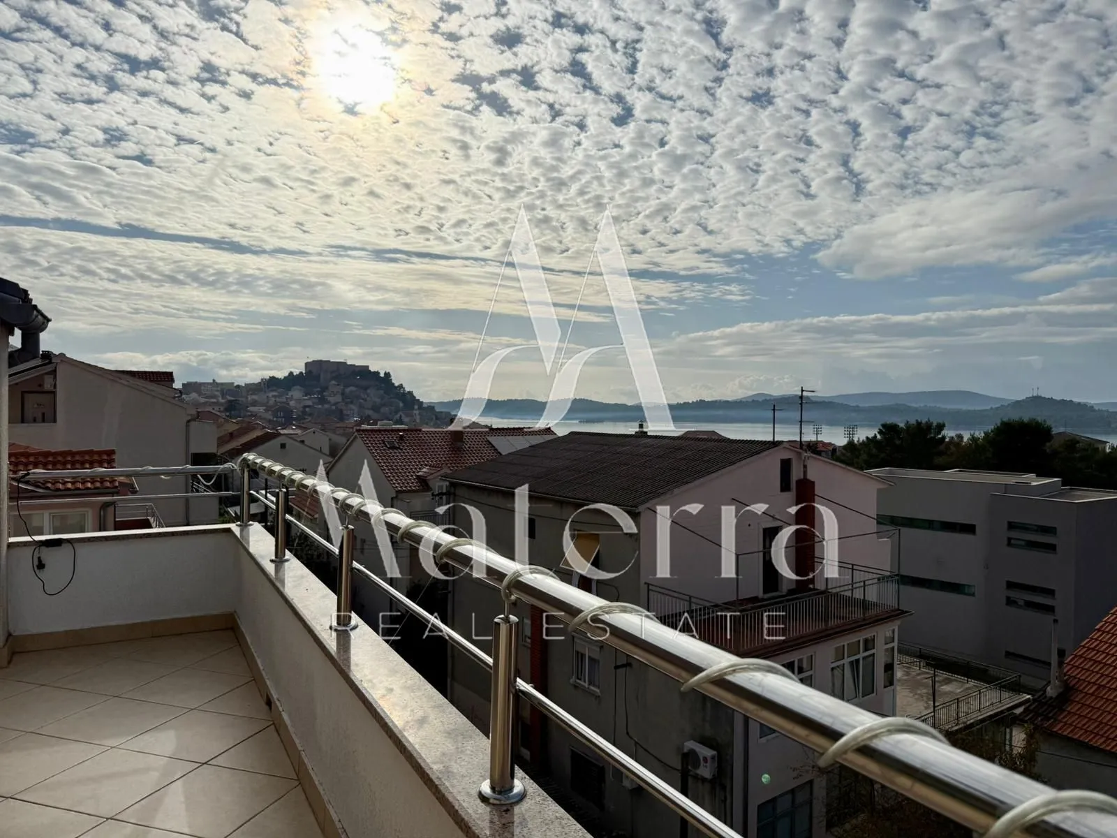 Šibenik - Dvoetažni Stan, Garaža, Panormaski Pogled P = 251.93 M2