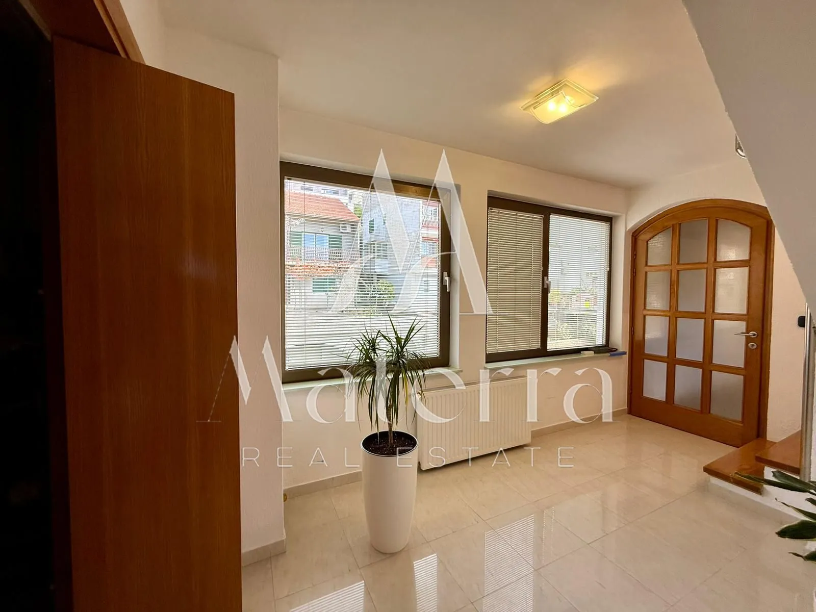 šibenik - dvoetažni stan, garaža, panormaski pogled p = 251.93 m2 - slika 5