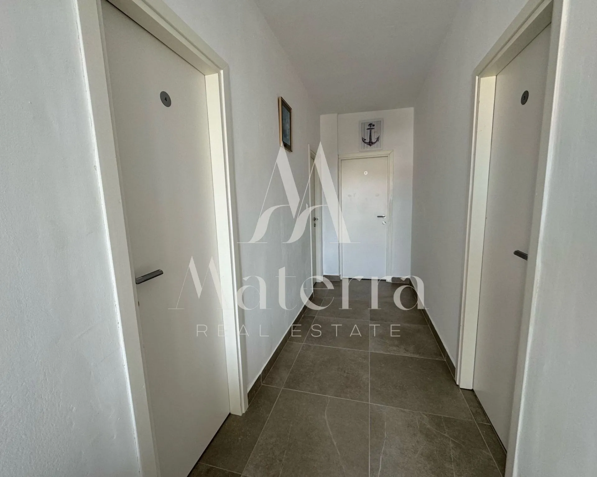 novouređena kuća sa 6 apartmana, plaža 350m - slika 13