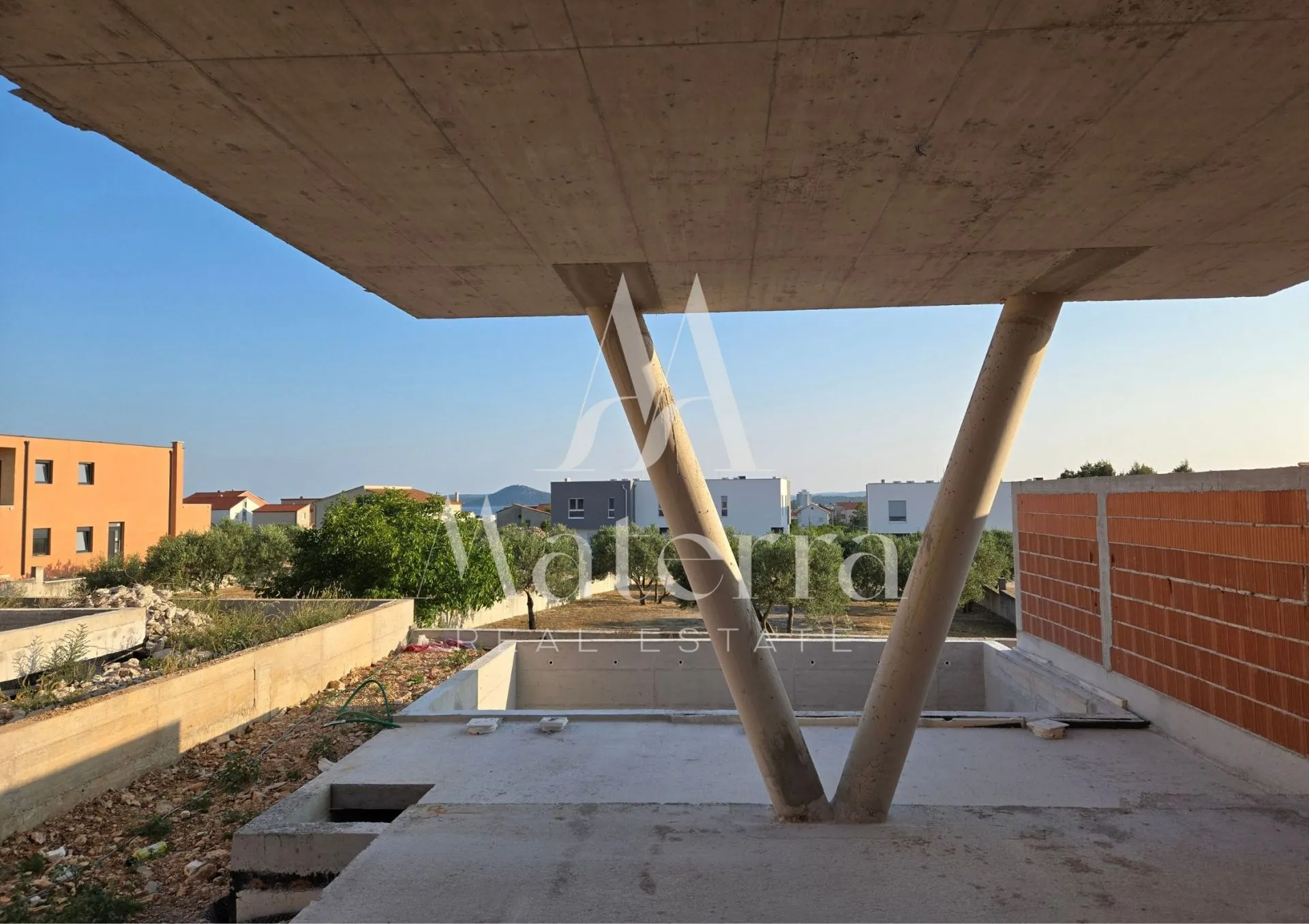vodice - luksuzni stan (s2) sa bazenom i vrtom - slika 10
