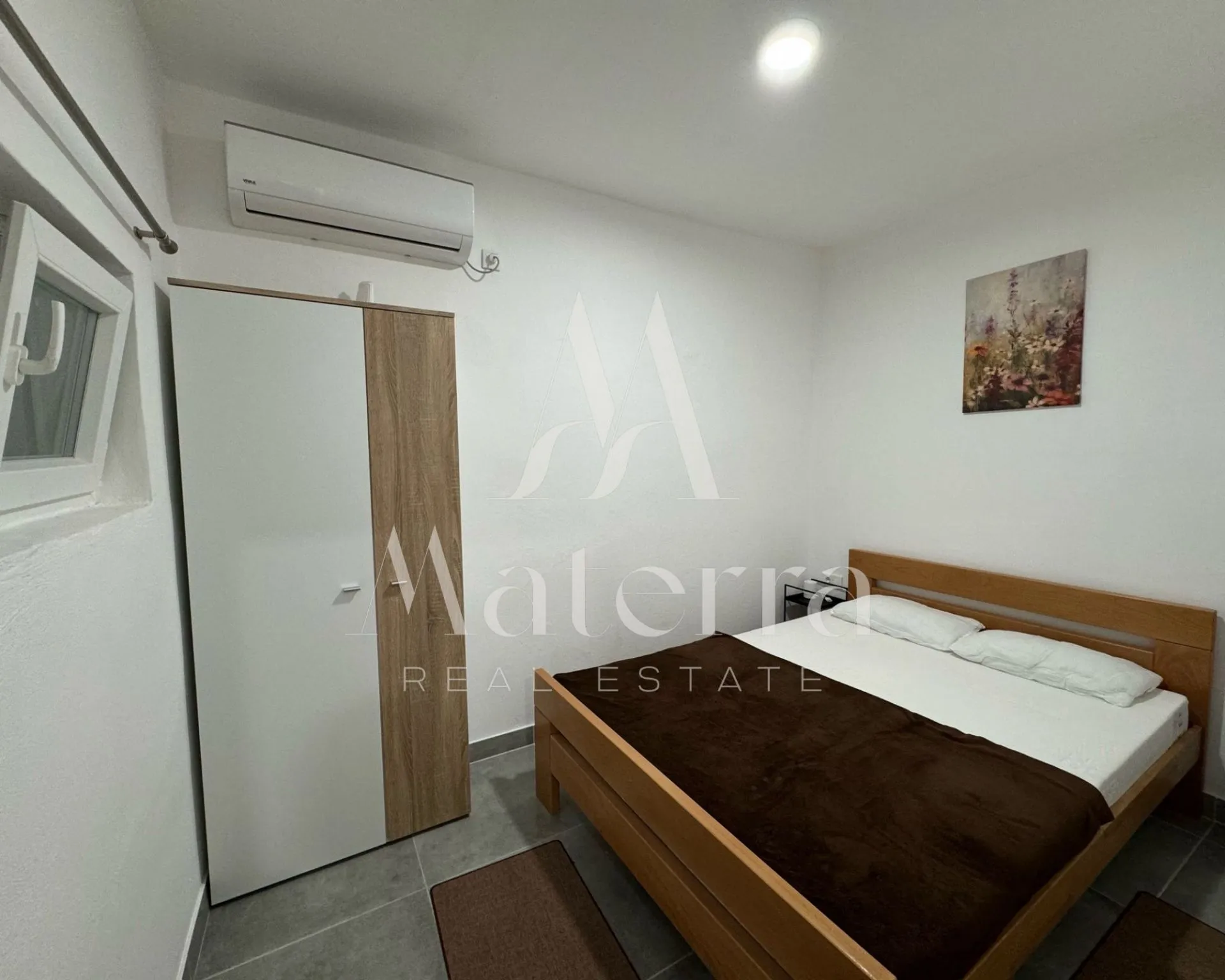 novouređena kuća sa 6 apartmana, plaža 350m - slika 5