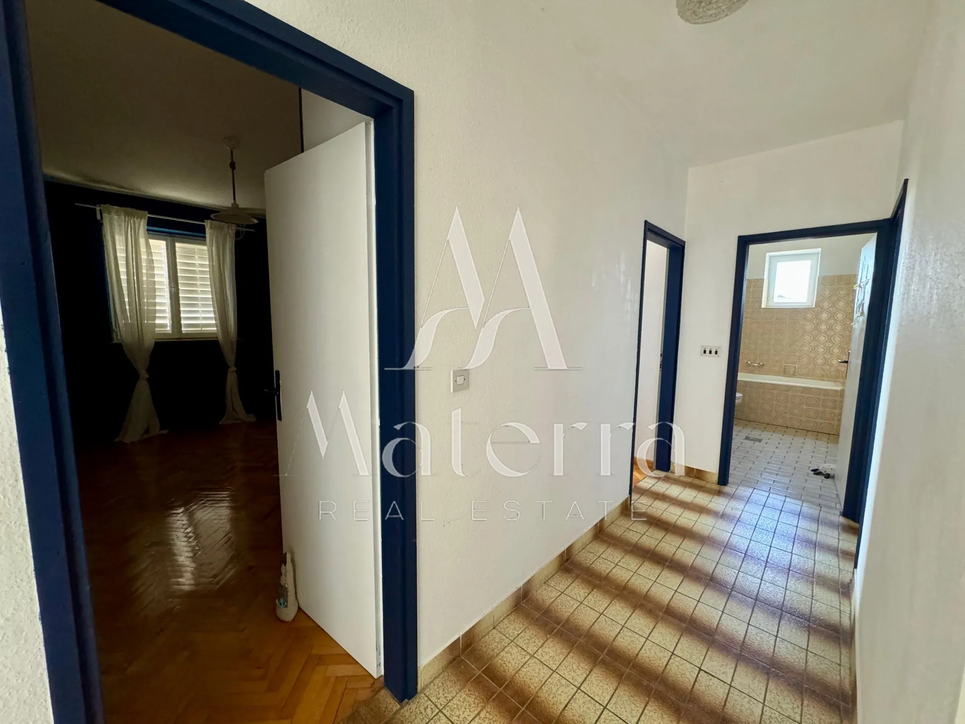 podsolarsko - višestambena kuća p=405 m², parcela=1649 m² - slika 20