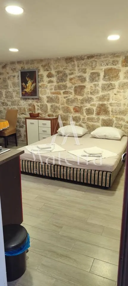 tisno - kamena kuća, 50 m od mora p = 50 m2 - slika 6