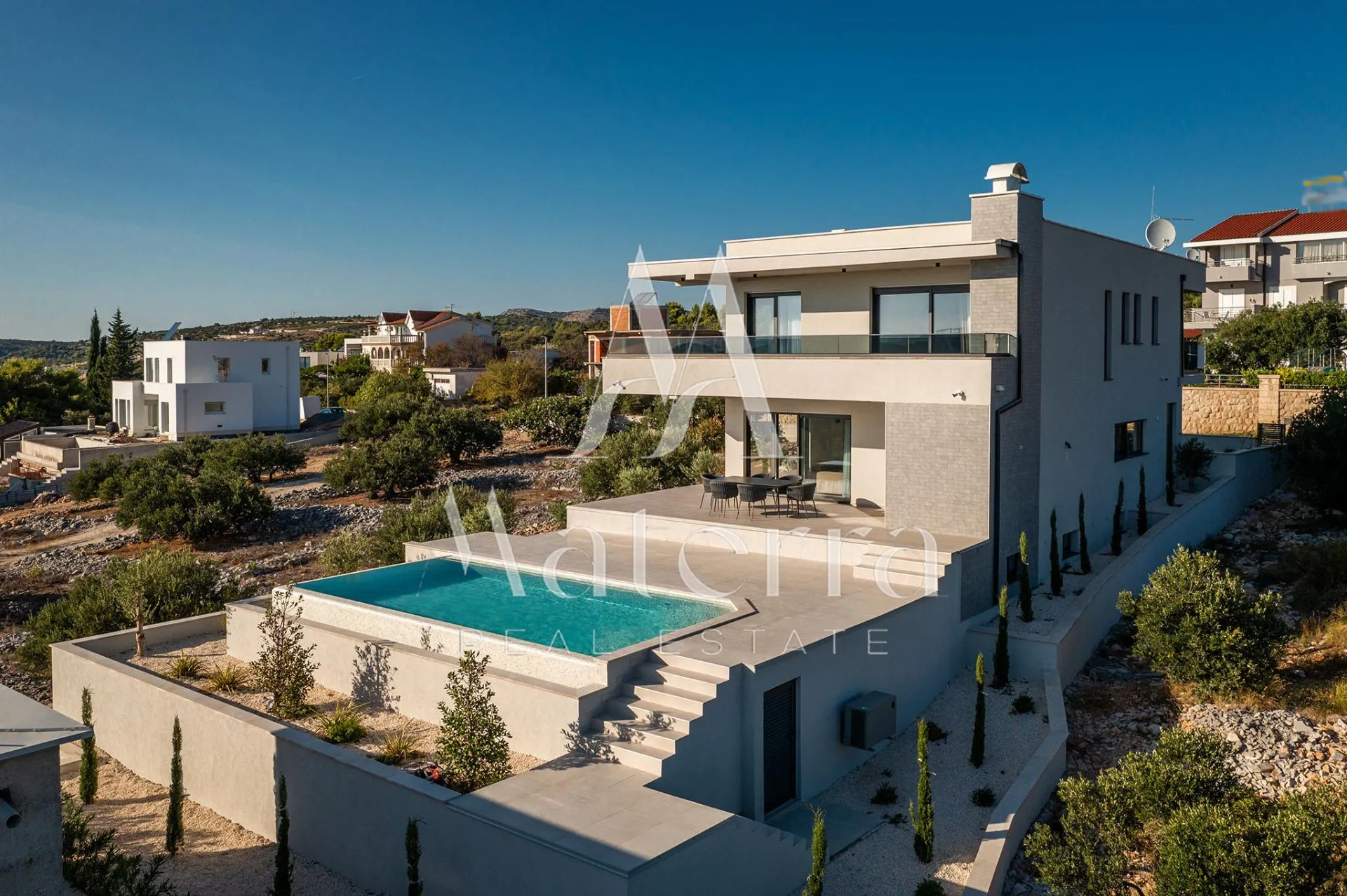 luksuzna vila s pogledom na more – primošten - slika 1