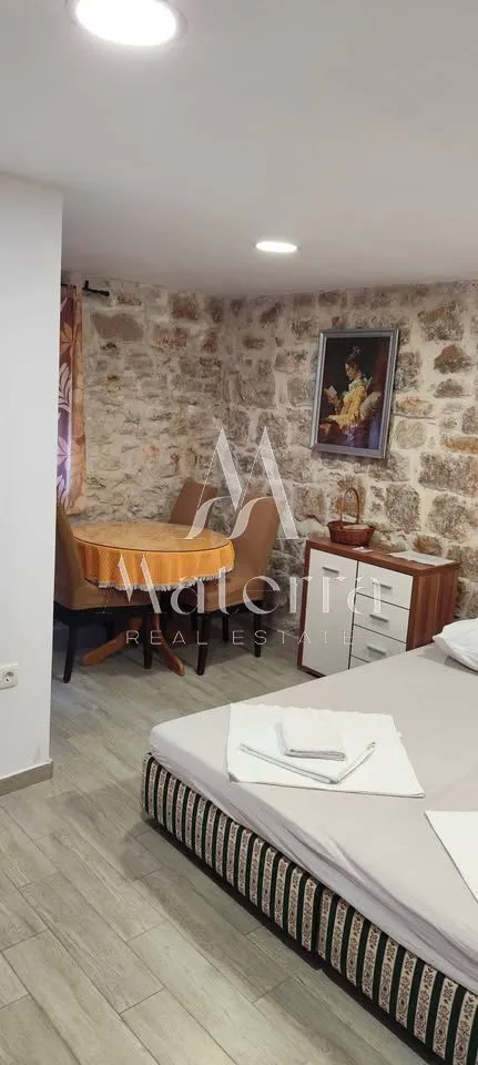 tisno - kamena kuća, 50 m od mora p = 50 m2 - slika 4