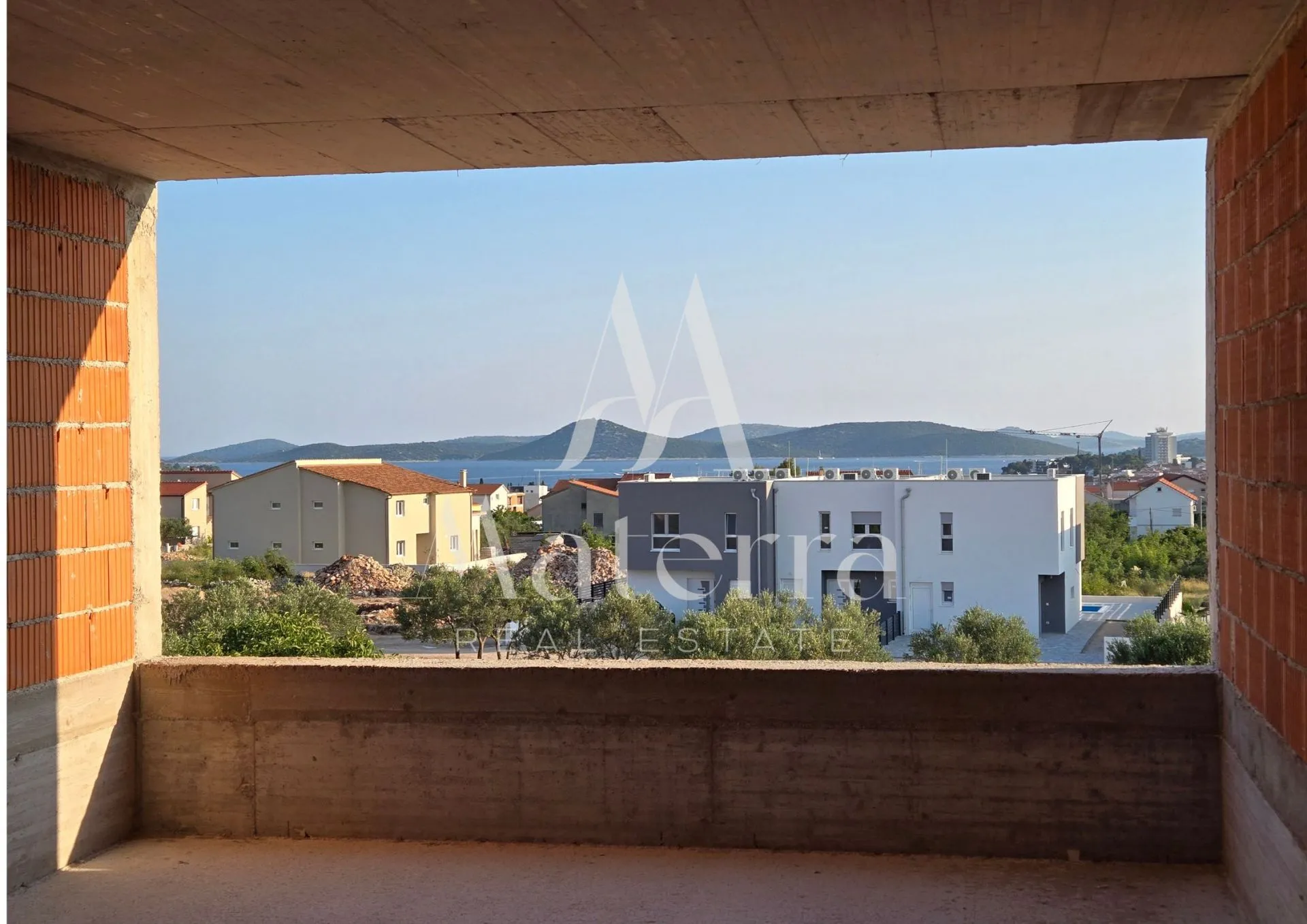 vodice - luksuzni stan (s2) sa bazenom i vrtom - slika 11