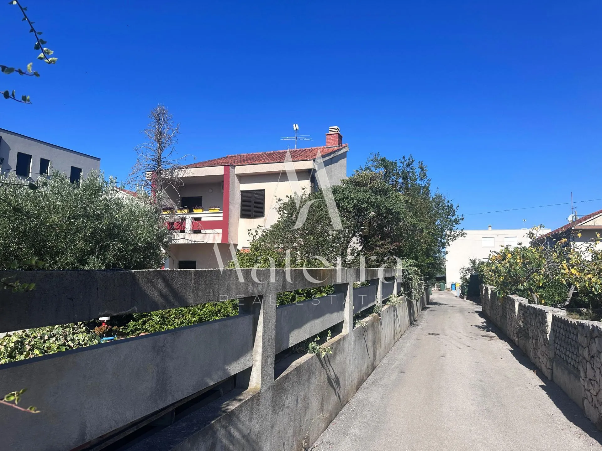 brodarica – kuća 250 m od mora, površina = 454 m² - slika 3