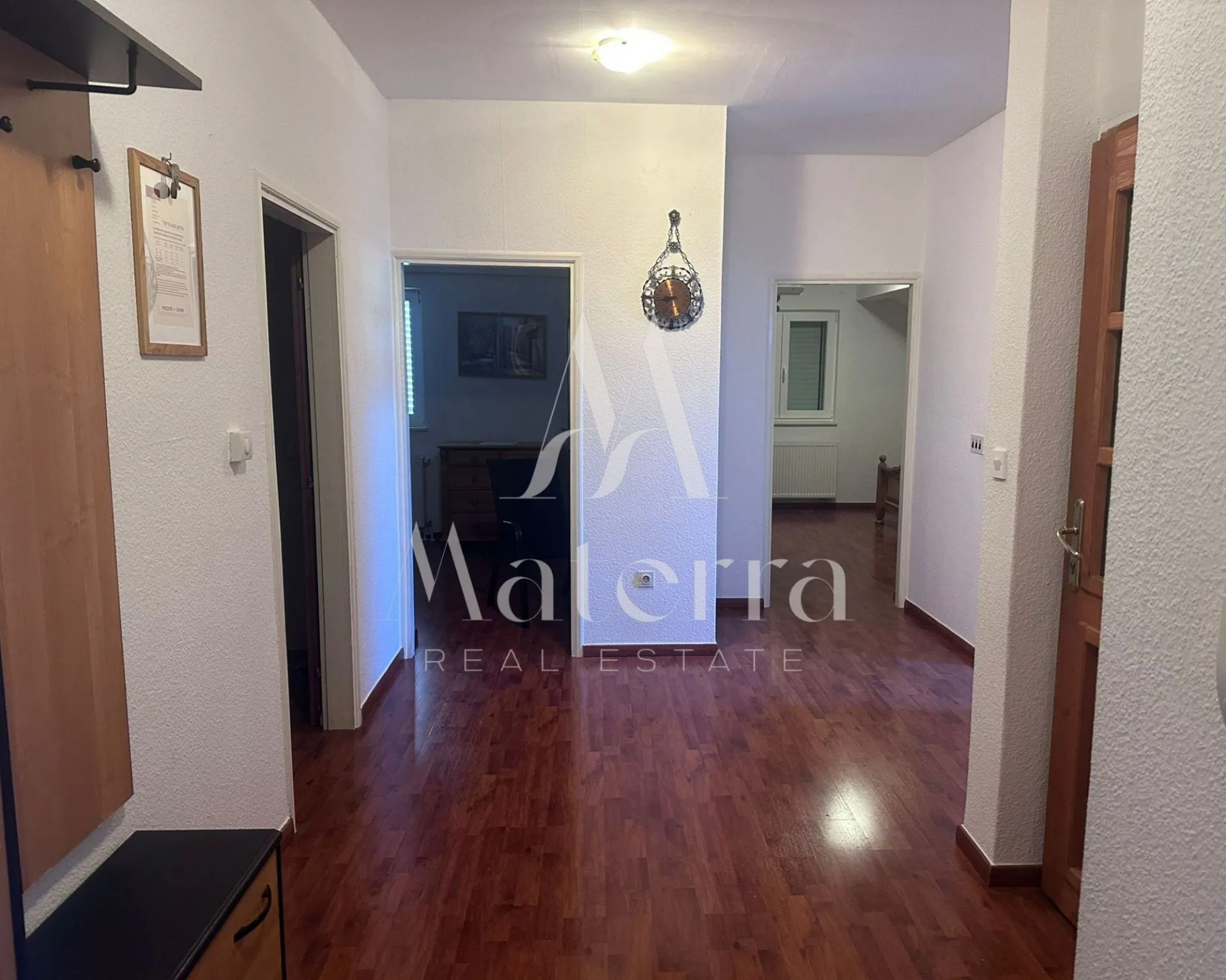 prekrasna vila sa 6 apartmana nadomak mora - slika 9