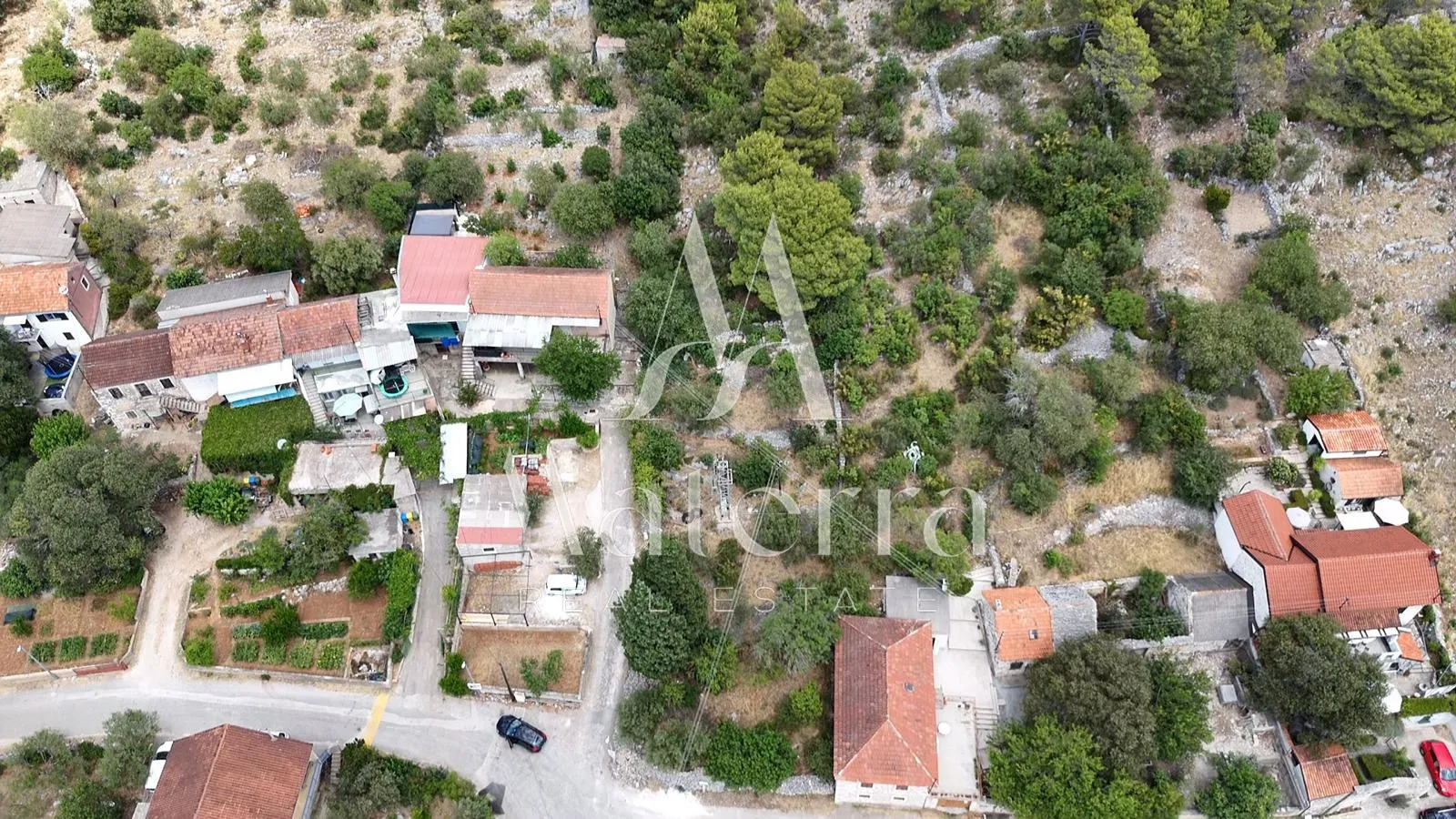 podlukovnik - građevinsko zemljište 330 m2 - slika 2