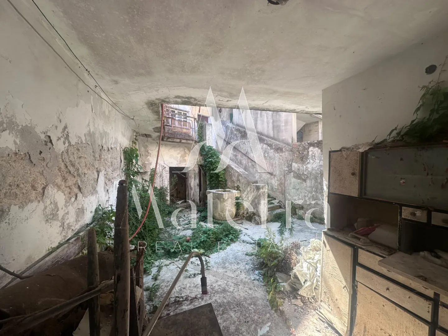vodice - kuća za renovaciju, 150 m od mora - slika 2
