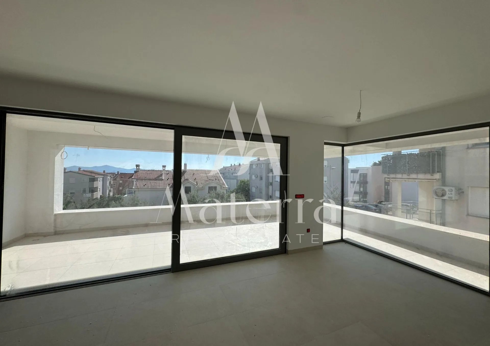zadar, lux 3-soban stan (s3) na 1. katu, garaža, lift - slika 3