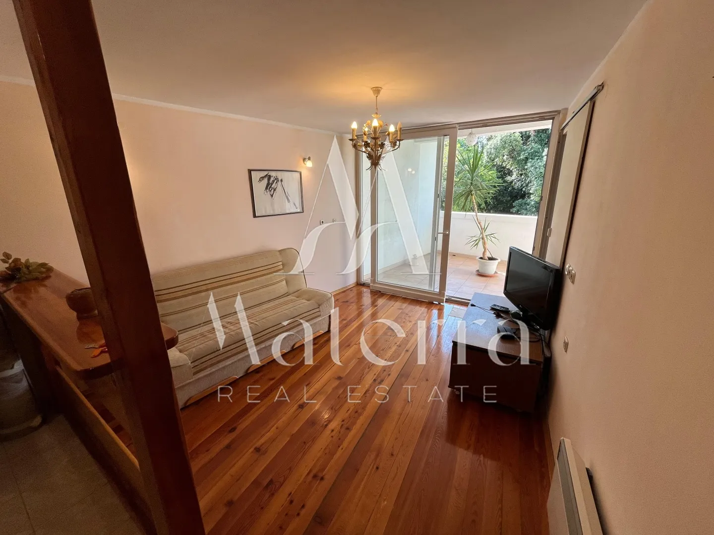 vodice - centar- 2-sobni stan, 150 m od mora - slika 2