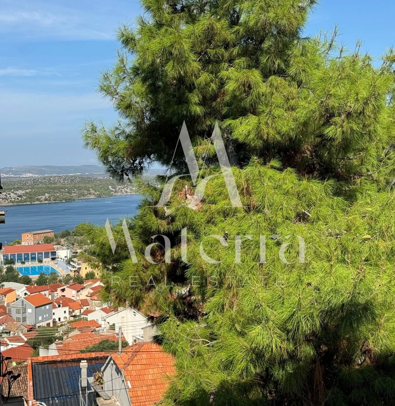 rijetkost, šibenik/centar, kuća sa 3 stana, parking, pogled na more - slika 22