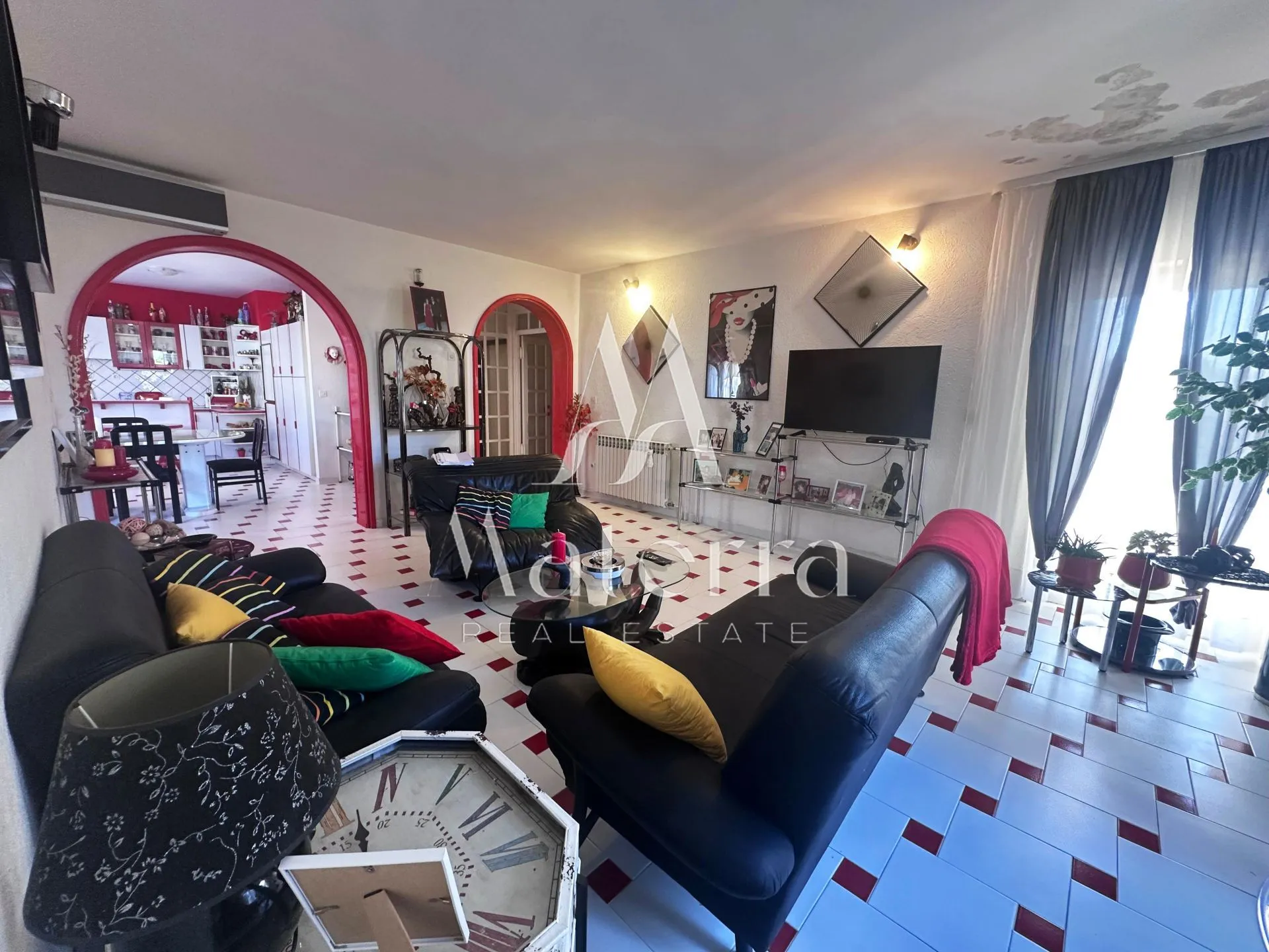 brodarica – kuća 250 m od mora, površina = 454 m² - slika 28