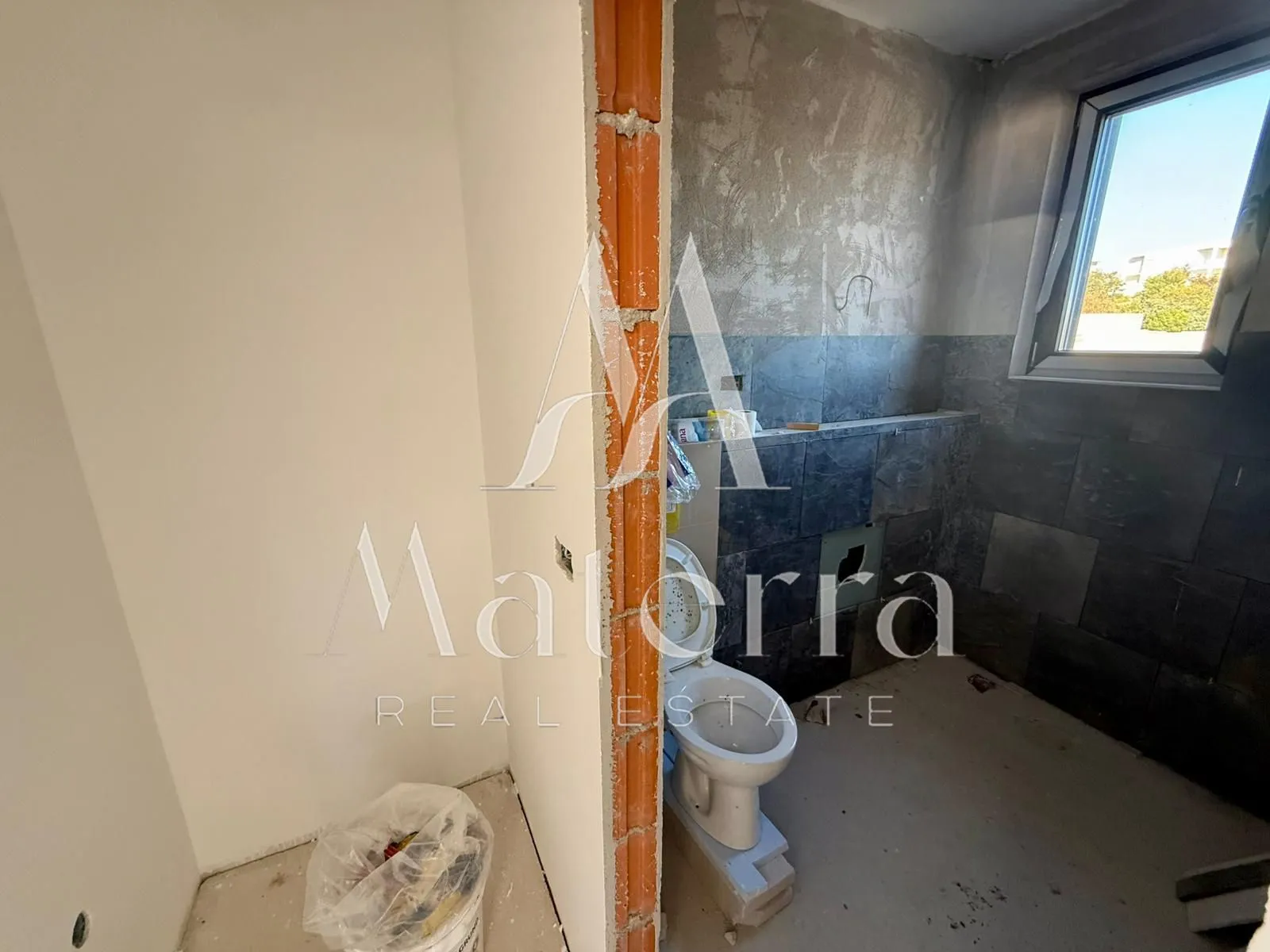 prilika!, vila sa bazenom i pogledom na primošten p = 243,21 m2 - slika 20