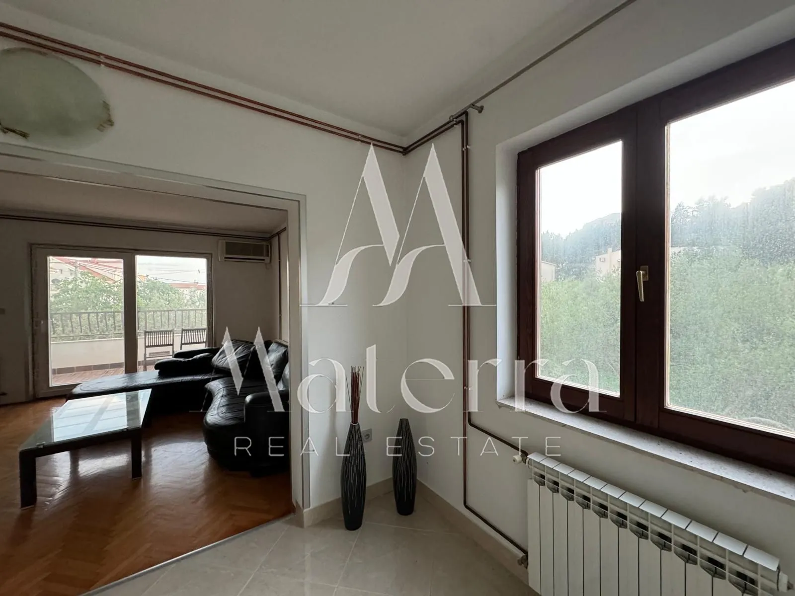 podstrana - trosoban stan, velika terasa p = 130 m2 - slika 2