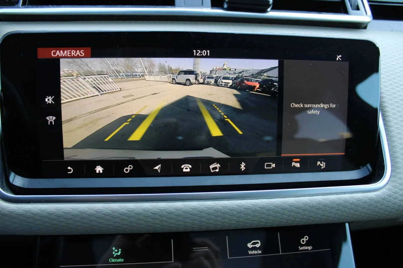 land rover range rover velar 2.0d automatik *led, navigacija, kamera* - slika 22