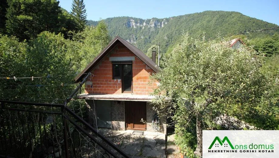 kuća s pomoćnim objektom i uređenom okućnicom (prodaja) - slika 20