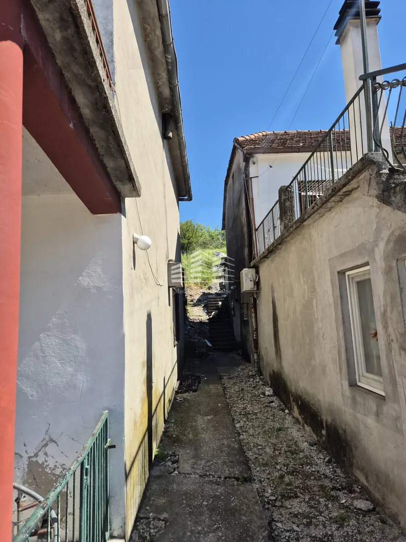 kuća za renoviranje površine 146m2, 450m2 okućnice, staševica - slika 13