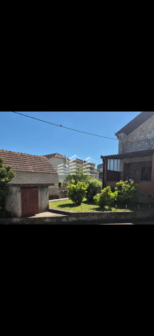 sniženo useljiva kuća na prodaju, staševica, 204m2, okućnica 350m2 - slika 20
