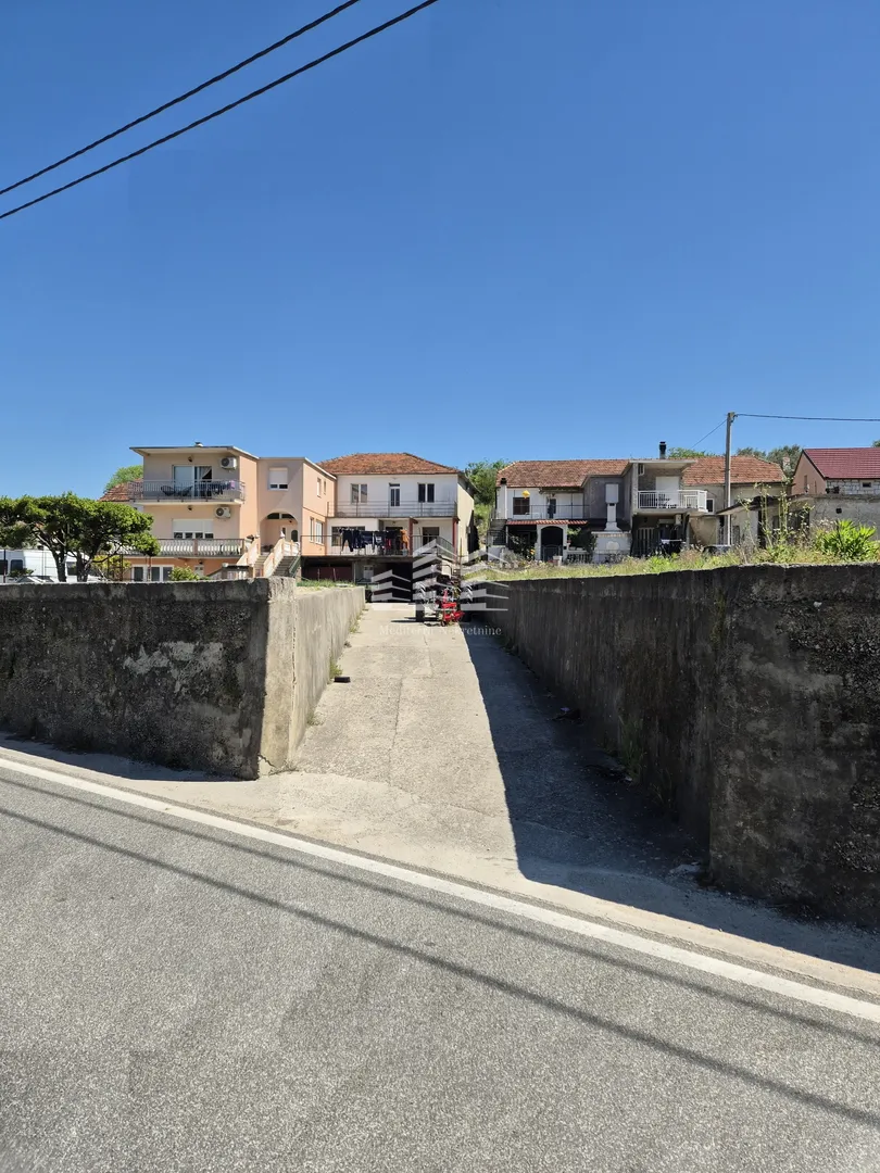 kuća za renoviranje površine 146m2, 450m2 okućnice, staševica - slika 3