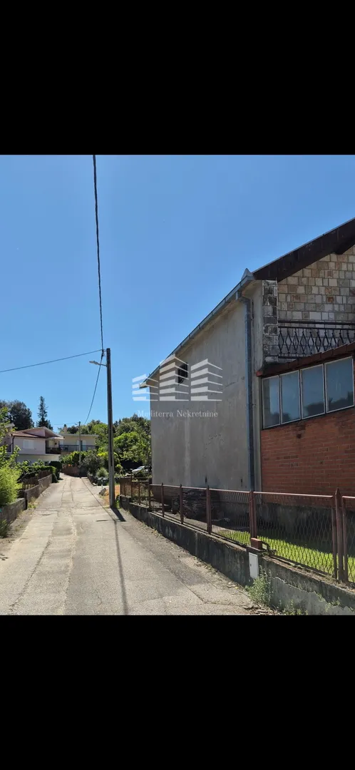sniženo useljiva kuća na prodaju, staševica, 204m2, okućnica 350m2 - slika 51