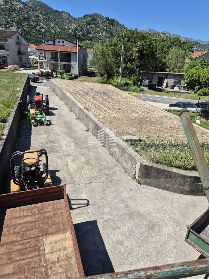 kuća za renoviranje površine 146m2, 450m2 okućnice, staševica - slika 19